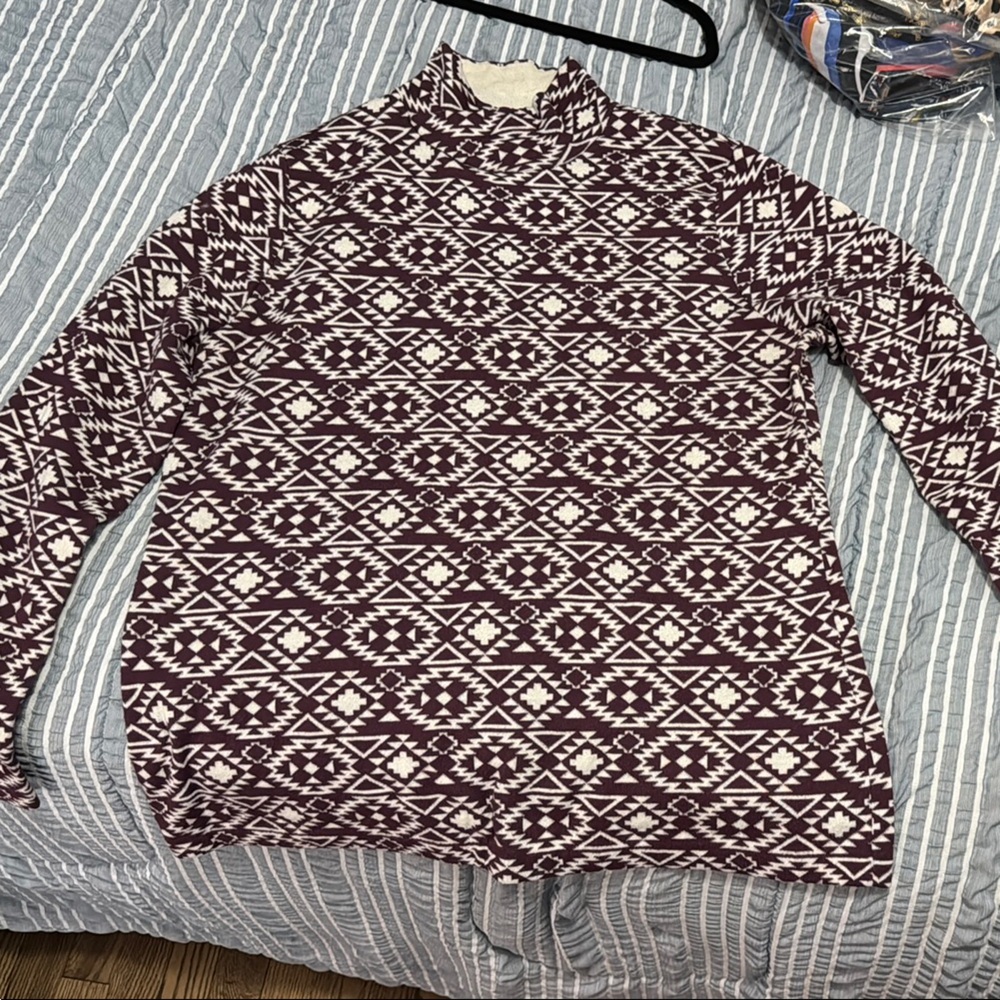 Duluth Trading Co Turtleneck Sweater in Purple and White